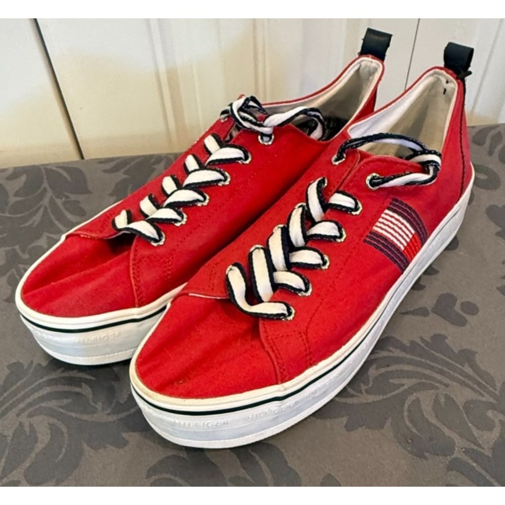Tommy Hilfiger TWBrinks Red Canvas Sneakers 9.5M Flag Logo Lace Up Casual